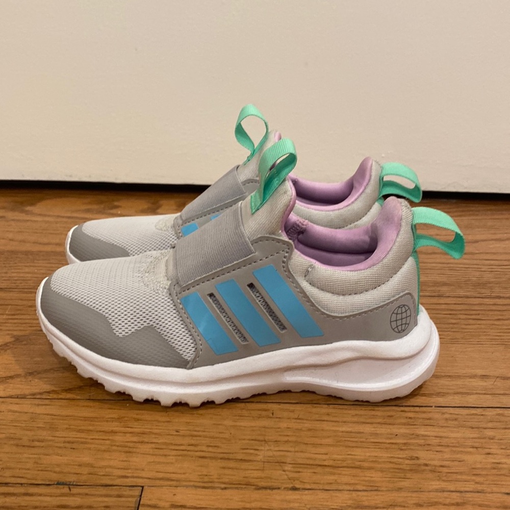 Adidas little girls slip on sneakers size 11.5